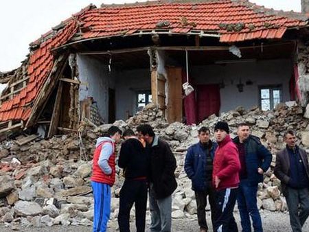 Турция разлюляна от силно земетресение, огромни разрушения и пострадали