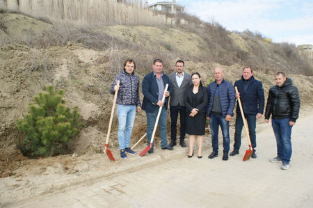 Общински съветници от ГЕРБ и МОРЕ посадиха дръвчета по случай Първа пролет в Несебър