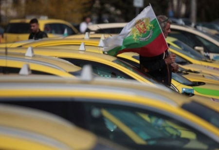 Прокуратурата сезира КЗК заради мобилното приложение Такси Максим