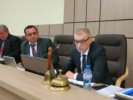 Общинският съвет бламира председателя си, продължи заседанието без Костантин Луков