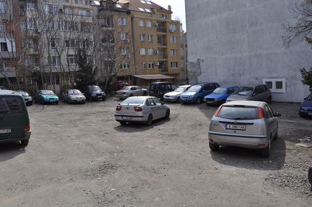 Искате ли етажни паркинги в Бургас? Вижте първия предложен терен