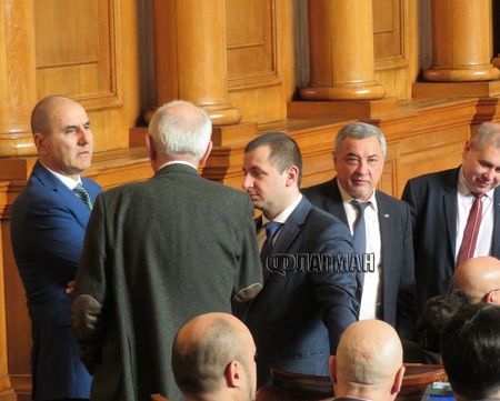 Валери Симеонов: Ще има трус, ако Цветанов напусне парламента – незаменим е като посредник