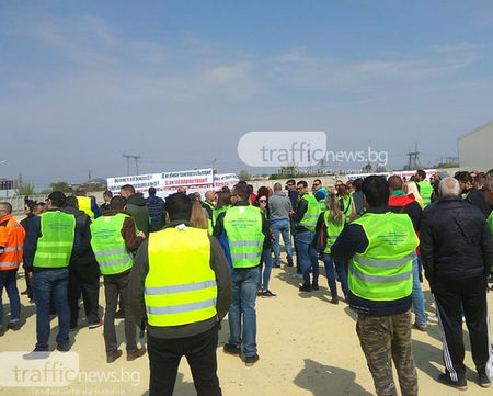 Превозвачи запалиха цял тир в знак на протест срещу пакет "Мобилност"