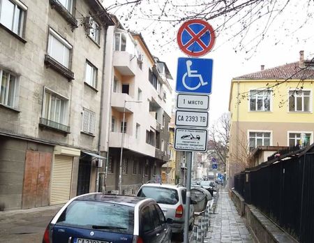 Подкрепяте ли тази идея? Инвалидите да имат гарантирани паркоместа в синята и зелена зона на Бургас