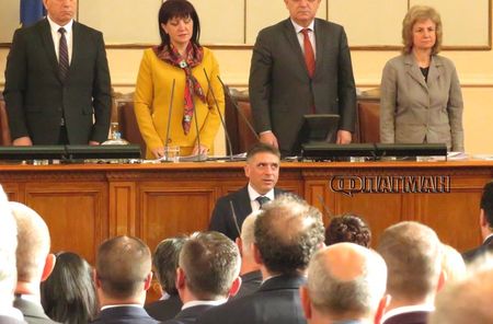 Мълчаливо и скоростно избраха новия министър на правосъдието, Борисов пак не уважи парламента