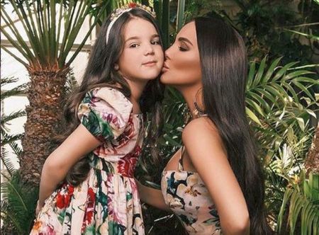 Стефано Габана сподели снимка на Николета Лозанова и дъщеря й, облечени в негови рокли
