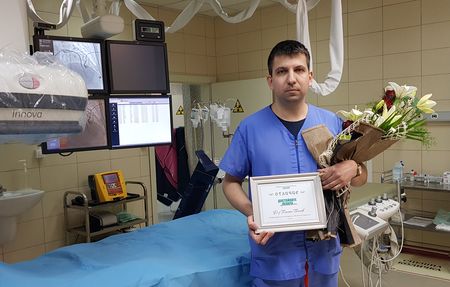 Инвазивният кардиолог на УМБАЛ "Дева Мария" д-р Пламен Пенчев с отличието „Достоен лекар“