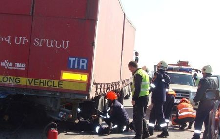 Мъж загина при зверска катастрофа на АМ "Тракия", режат камиона, за да извадят тялото