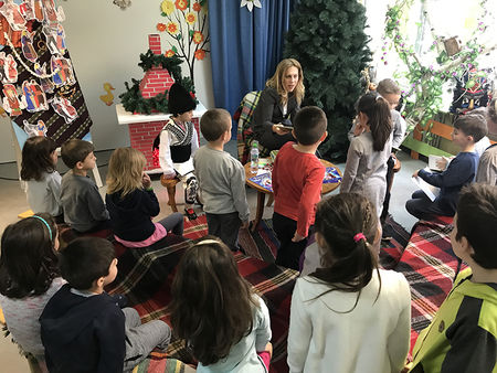 Вицепремиерът Марияна Николова с кампания за Деня на книгата, зарадва децата на ДГ 34 "Брезичка"