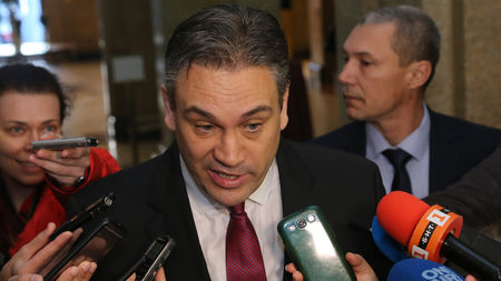 Пламен Георгиев остава шеф на антикорупционната комисия - засега