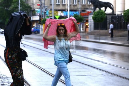 Мрачна прогноза! Жълт код за дъждове в Бургас утре