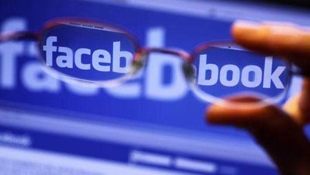 Фейсбук и Инстаграм вече са достъпни след големия срив
