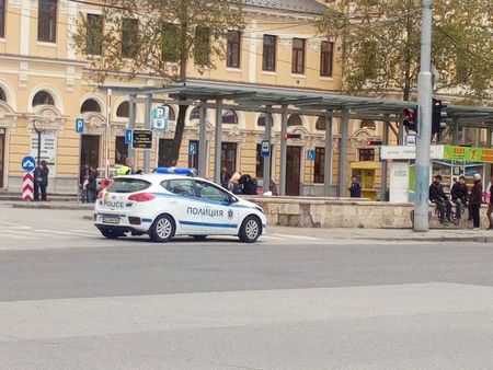 Криминално проявен бургазлия подлуди Пловдив, евакуираха гарата заради негово обаждане