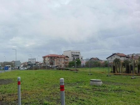 Собственикът на „резиденцията на Килърите” Стоян Вакъфов ще строи до кръговото в Сарафово
