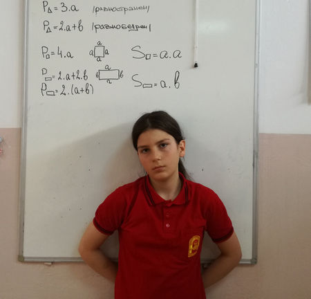 Ученичка от СУ "Любен Каравелов" в Несебър грабна първото място на състезание по английски език