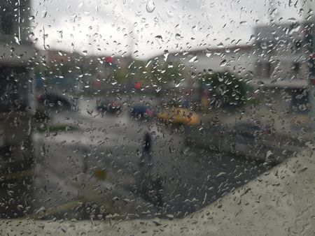 Времето в Бургас за 19 април: По-топло от вчера, но пак ще вали