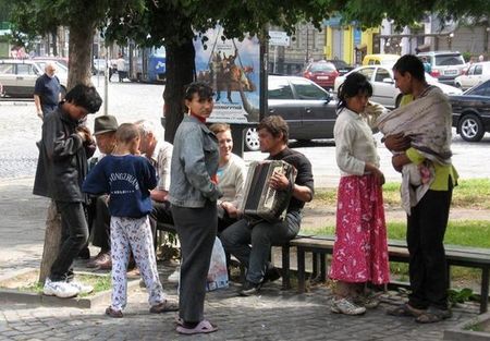 Окончателно: Затегнаха правилата за получаване на социални помощи от семейства с деца