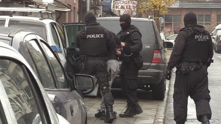 Полицейска акция във Варна: Петима арестувани са с обвинения, хванати са модерна дрога, казан и 220 литра ракия