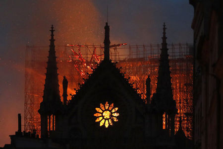Ужасът в "Нотр Дам" продължава, нови срутвания разтърсиха катедралата