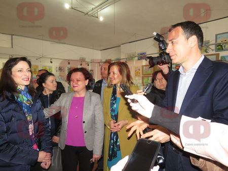 Кметът Димитър Николов показа шедьоврите на малки бургазлии пред еврокомисаря Мария Габриел