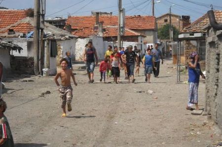 Представителят на УНИЦЕФ за България шокиран: Ромското гето в Сливен приличало на африкански квартал