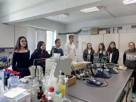 Ученици от Английската и Руската гимназия посетиха РИОСВ-Бургас