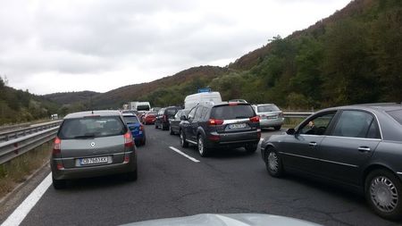 Кошмарен трафик на магистрала "Тракия", образувала се е тапа