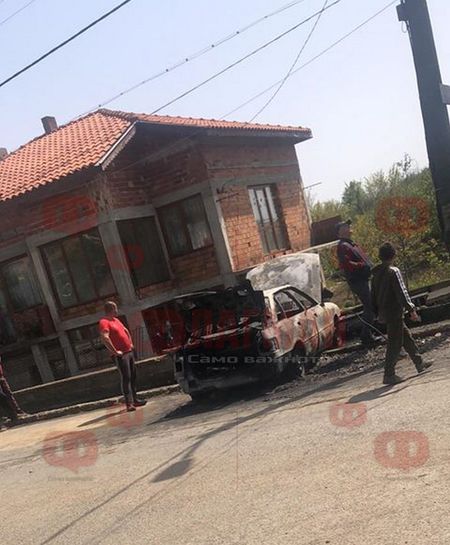 На Разпети петък в Горица: Кола пламва като факла, шофьорът и спътниците скачат в движение