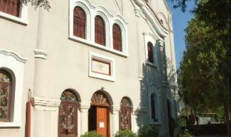 Най-старата църква в Ямбол се руши