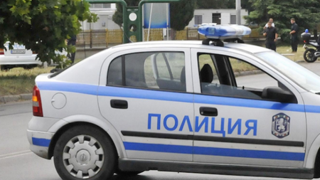Ужас край Пловдив! Пияни нахлуха в къща в Куклен, потрошиха и полицейска кола