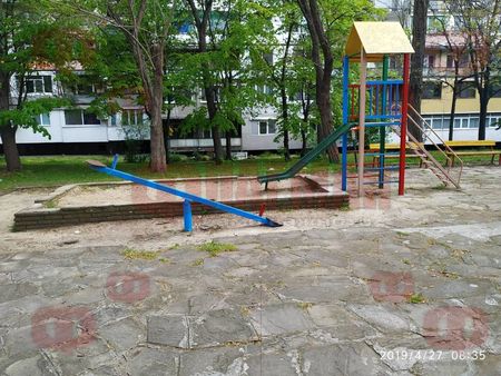 Сигнал до Флагман.бг: Общината забрави жк "Зорница", обновява само площадките за децата в "Меден рудник"