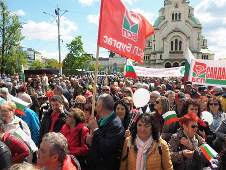 Над 300 бургаски социалисти се включиха в първомайското шествие в София