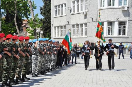 Бургас отбелязва Гергьовден с водосвет на бойните знамена и концерт, вижте програмата