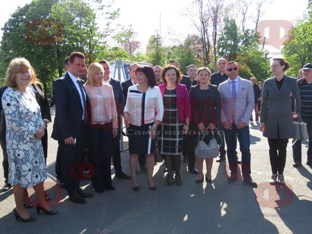 Председателят на НС Цвета Караянчева и депутати от ГЕРБ посрещнаха оригиналите на Търновската и Сребърната конституция  в Бургас