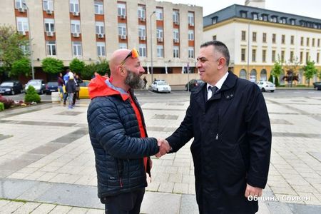 Кметът на Сливен Стефан Радев подкрепи ултрамаратона на Красимир Георгиев по маршрута на Коридор №8