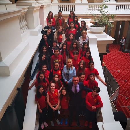 Ученици от несебърското СУ „Любен Каравелов“ посетиха Народното събрание