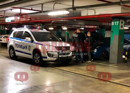 Дрифтъри побъркват гостите на мол „Галерия” в Бургас, вечер паркингът отново е рали писта