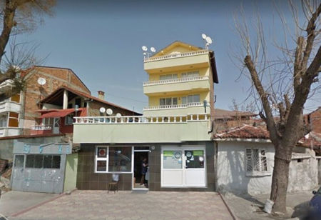 Пълен абсурд! Тази циганска къща в центъра на Пловдив е незаконна, но съдът не позволява събарянето й
