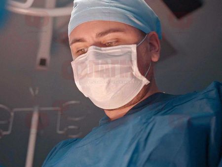Неврохирург записа видеоклип. Пее за спасяването на човешкия живот