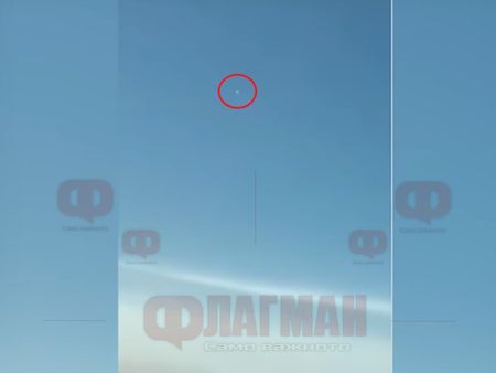 Пилот снима сферичен НЛО по време на полет