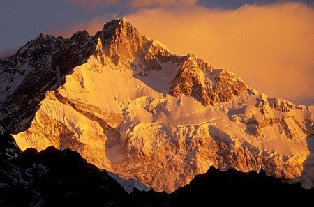 Гордост! Двама българи изкачиха връх Канчендзьонга, трети се насочи към Лхотце