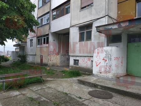 Почти заклаха с нож 18-годишен в жк "Меден рудник"
