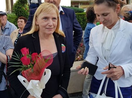Елена Йончева в Бургас: БСП е единствената партия, която може да премахне ГЕРБ от властта