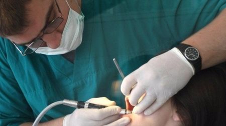 Съдят петима зъболекари, източили над 120 000 лева от Здравната каса
