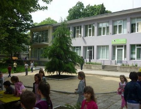 Цяла група от бургаска детска градина със съмнение за хранително отравяне