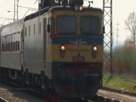 Пускат допълнителни влакове от София за Бургас и Варна