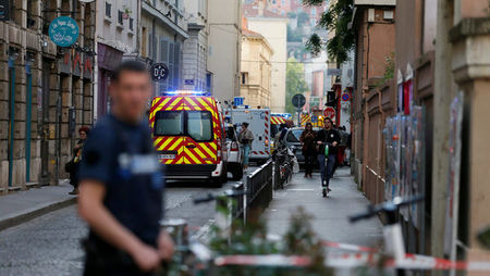 Повече от 13 души са ранени в центъра на Лион след избухването на бомбата, сред тях и дете