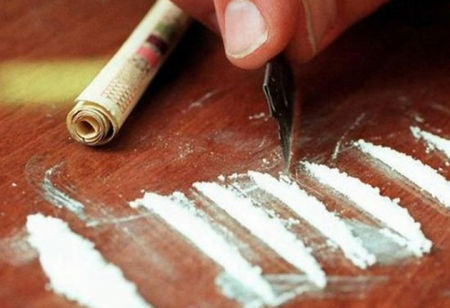 Абитуриенти изкупиха кокаина за баловете