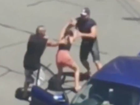 Шок! Мъж с мотопед нападна жена в Бургас, отнела му предимство