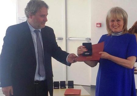 Награда „Златен век“ получи началникът на Отдел „Култура“ в Тополовград Красимира Ятакчиева
